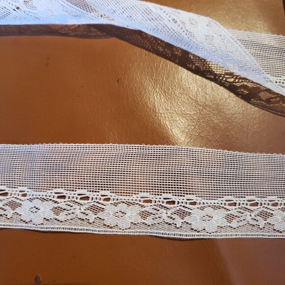 Vintage Bobbin Net Lace Trim. 1 1/2" x 10 yards - Ivory Floral - Picture 7 of 8